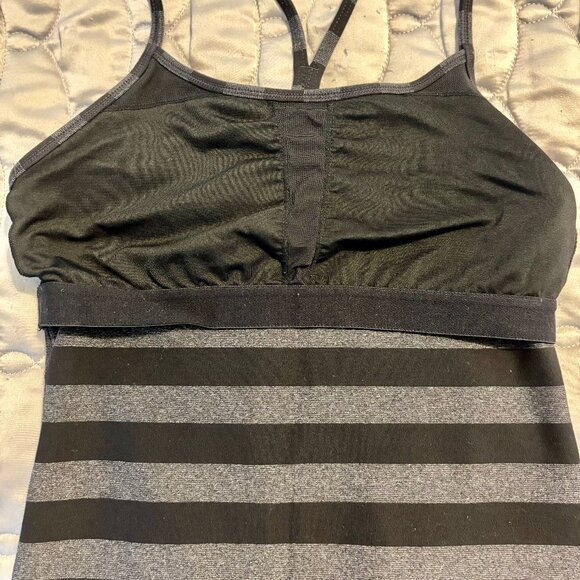 Lululemon Black and Grey Stripe Built in Bra Fitted Tank Top Women 4 - Picture 7 of 9